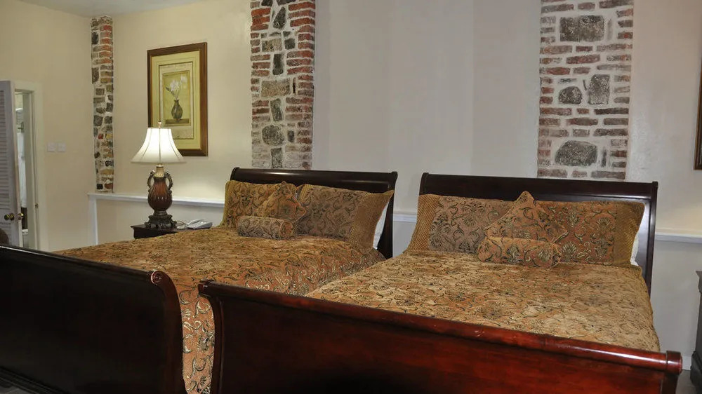 Cobblestone Inn