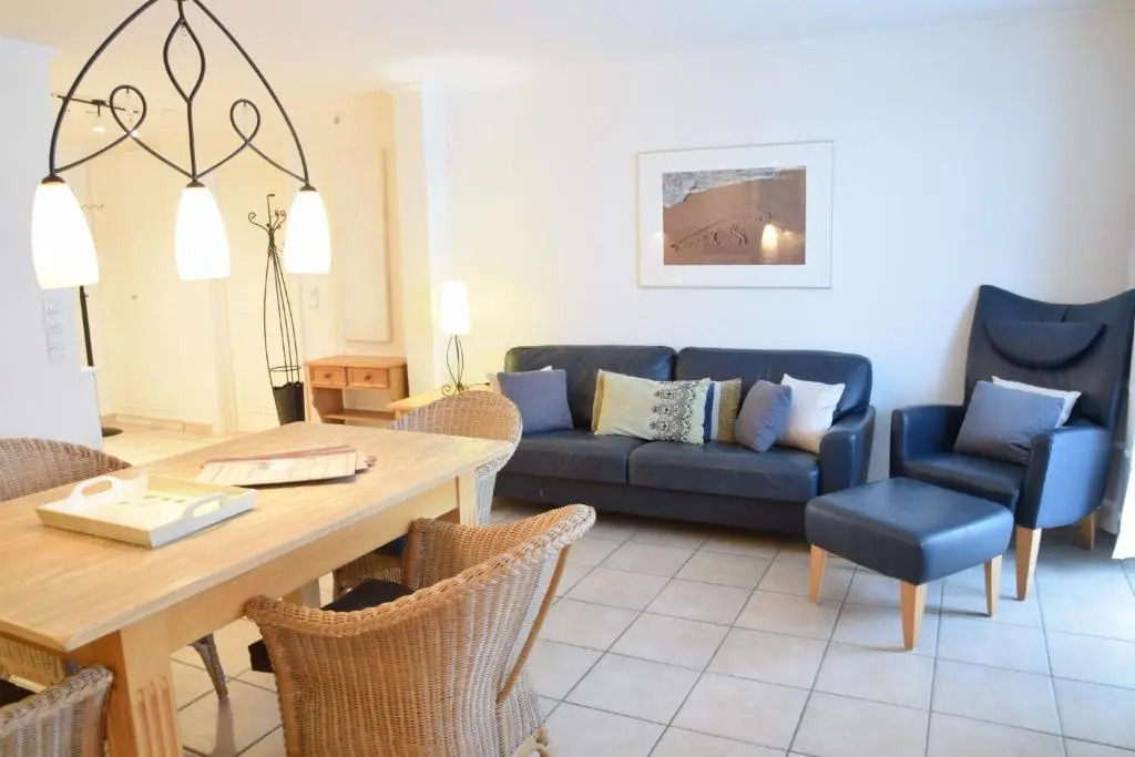 Strandnahe Ferienwohnung, Zentral gelegen, WLan und Balkon, Andreas Dirks-Str. 1