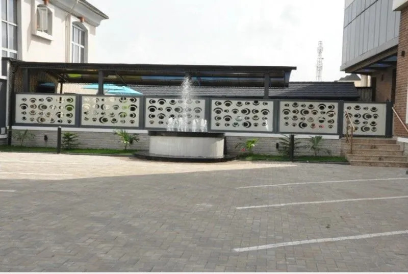 Springhill Hotel & Suites