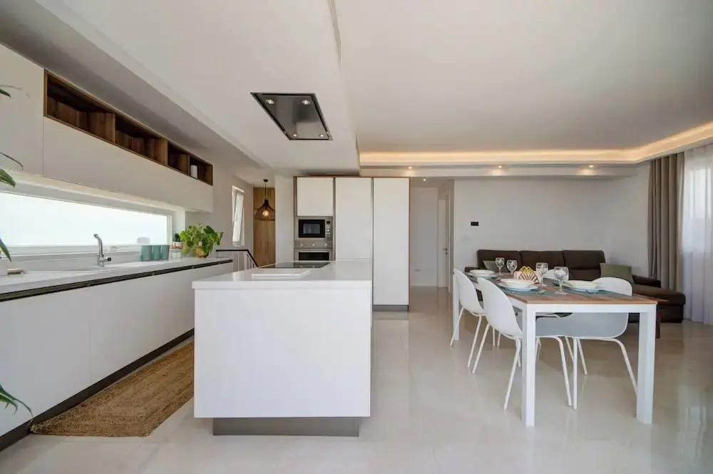 Luxury Penthouse With Private Pool and sea Views, Sleeps 6