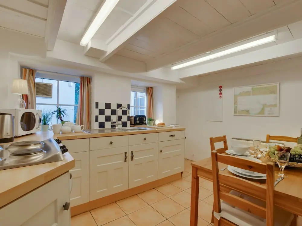 Beautiful Holiday Home in Wadebridge With a Fireplace in the Bedroom and a Lovely Garden