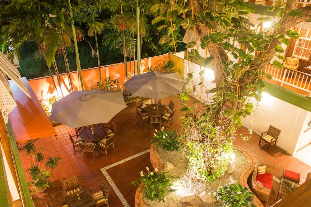 Cara Lodge Hotel