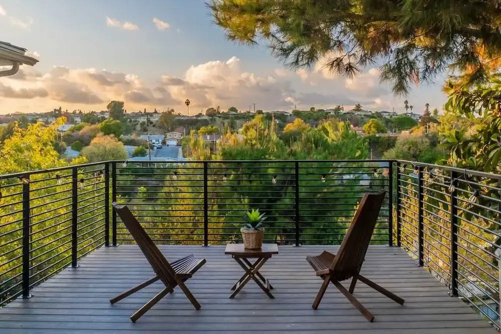 Stunning LA Luxury Retreat: Ideal for Work or Play
