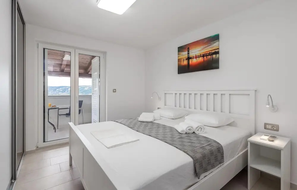 Stunning Home in Lopar with Outdoor Swimming Pool, Hot Tub & 4 Bedrooms