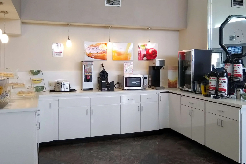 Econo Lodge Inn & Suites West - Energy Corridor
