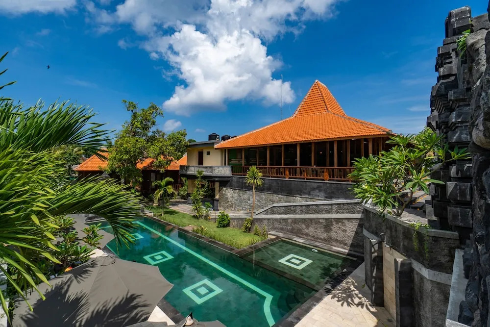 Tapa Bale Gede Nusa Lembongan