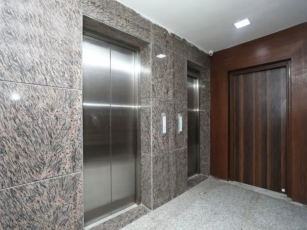 OYO Flagship 13847 HCMR Complex