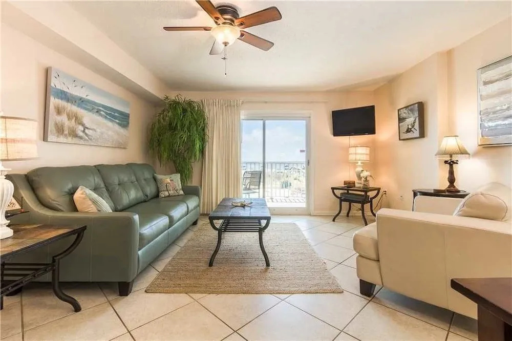 Four Winds 104 - 1 Br condo by RedAwning