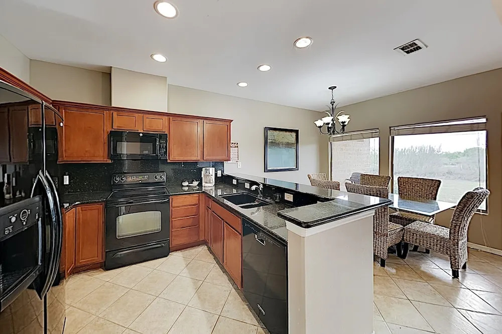 Lovely Laguna Vista Getaway W/ Pools & Tennis 2 Bedroom Home