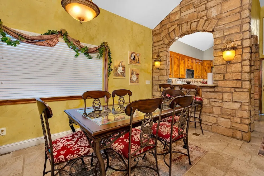 A Tuscan Adventure in California! 3 BDR Sleeps 8