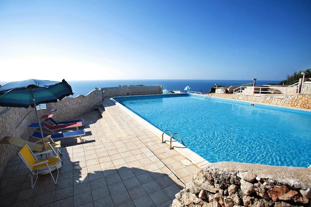 Trullo Ulivo Pool Complex