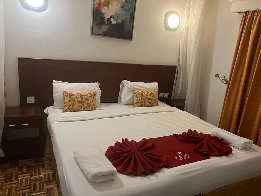 Lux Suites Lantana Executive Apartments