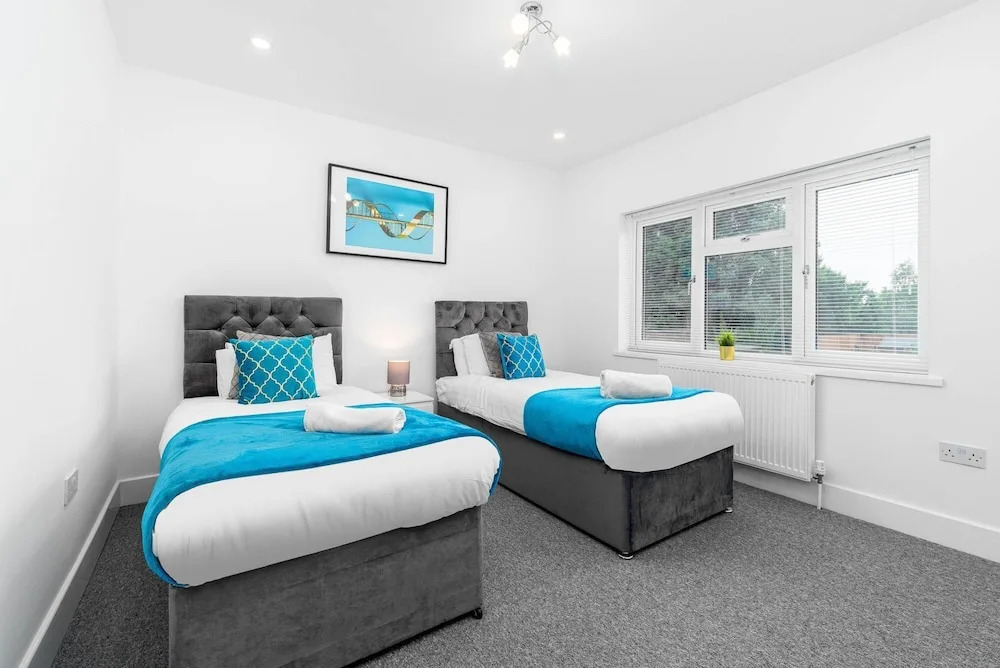 Spacious House With Garden Close to Birmingham City Centre