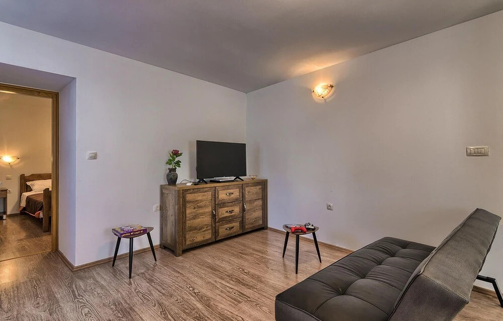 Lovely Home In Liznjan
