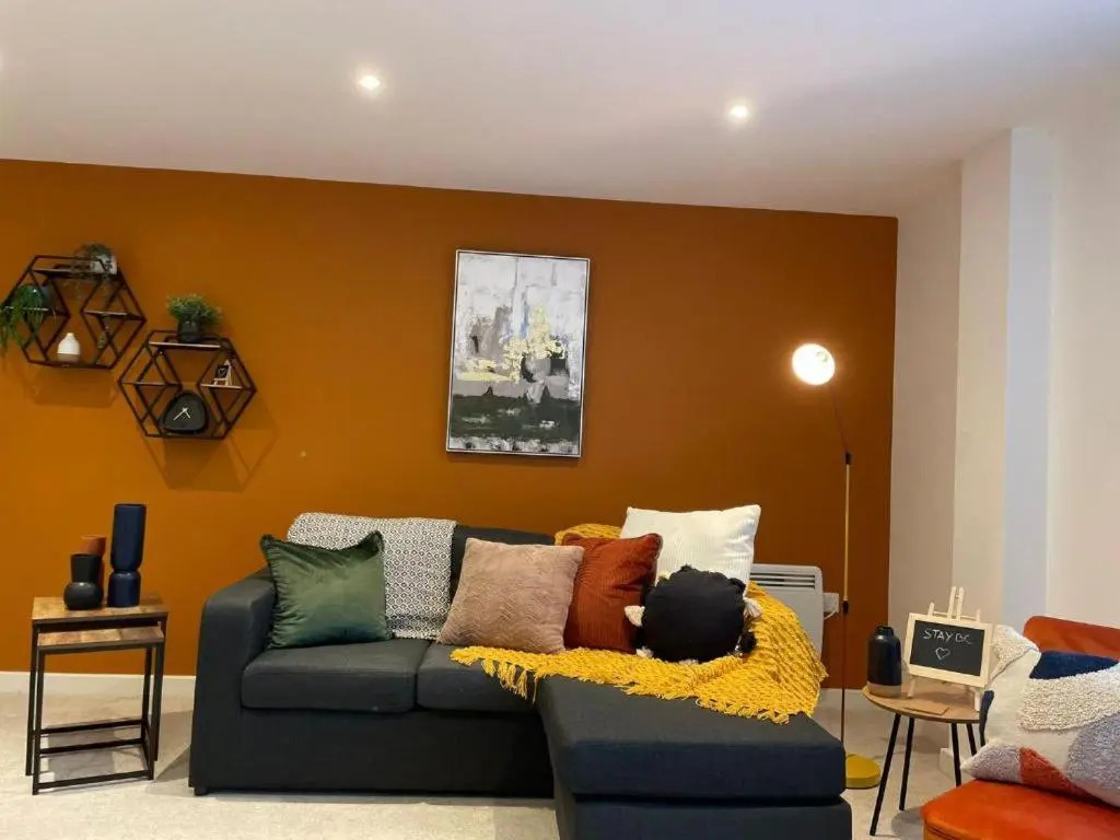 Paramount 105 by Mia Living 2 bedroom apartment with free parking