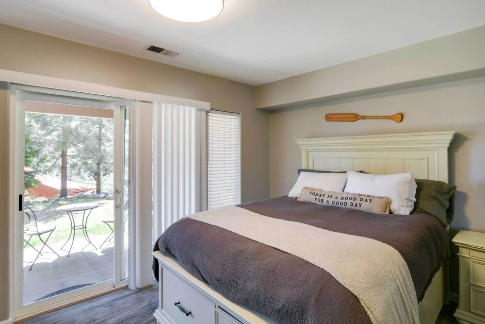 Updated Lake Almanor Retreat w/ Patio & Grill!