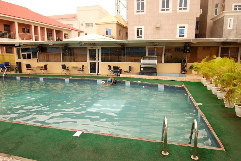 Emirates International Hotel & Suites