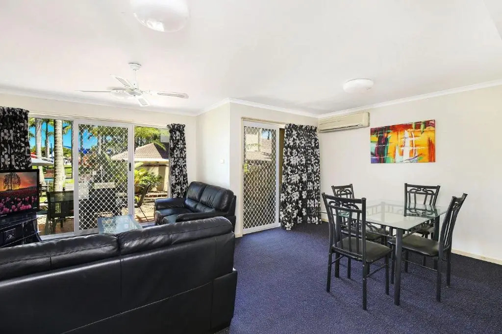 Resort Style - The Oasis Resort Villa 7, 2 Landsborough Pde