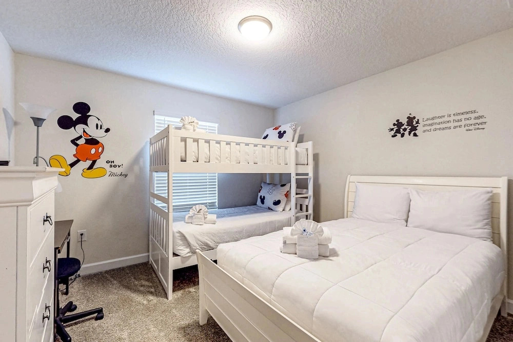 Inviting Home Near Theme Parks With Private Heated Pool, Lanai, Patio & W/D