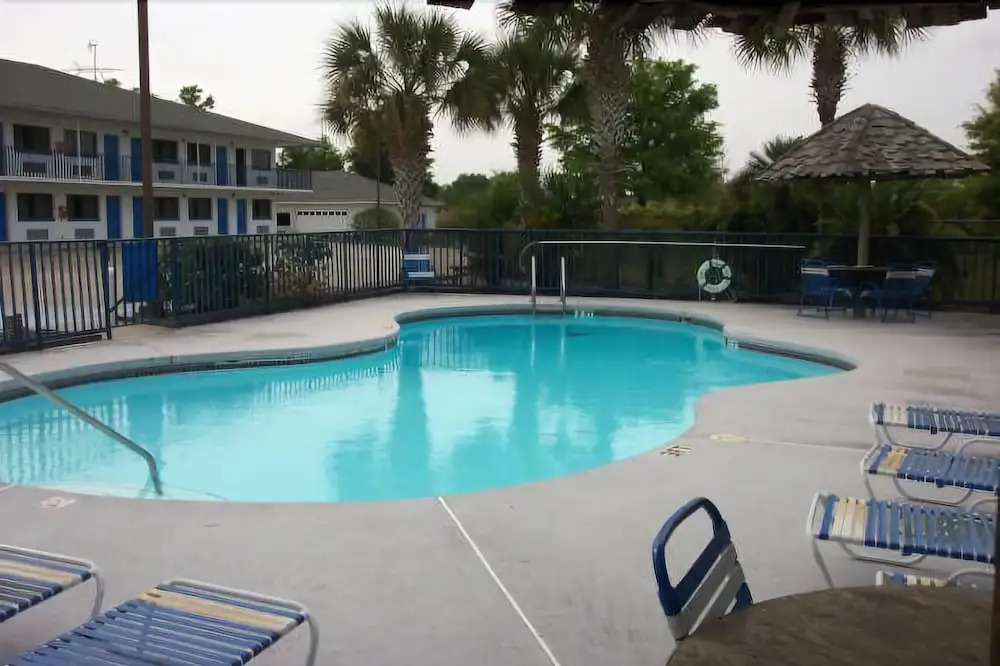 Crosby's Motor Inn