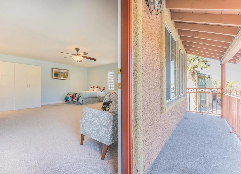 Luxurious 4BR 9min to LV Strip Sleeps 16