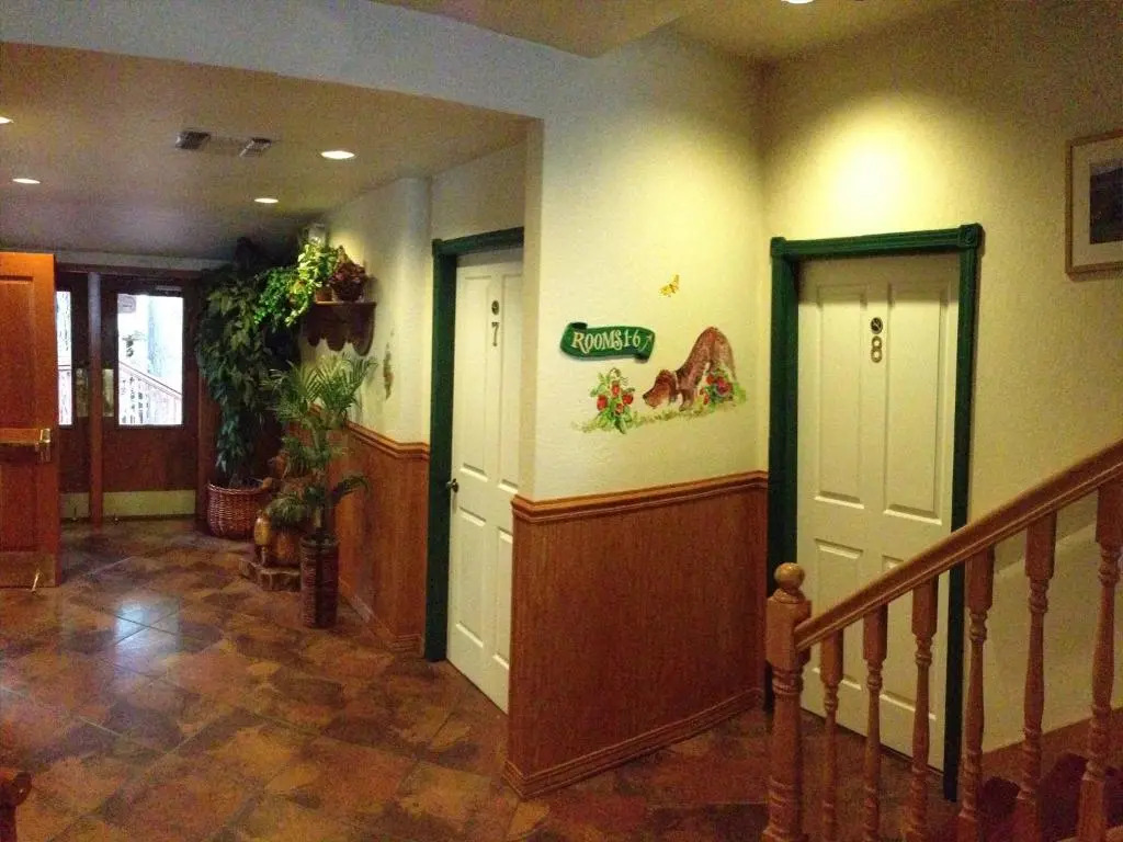 StrawberryInn River Front Resort