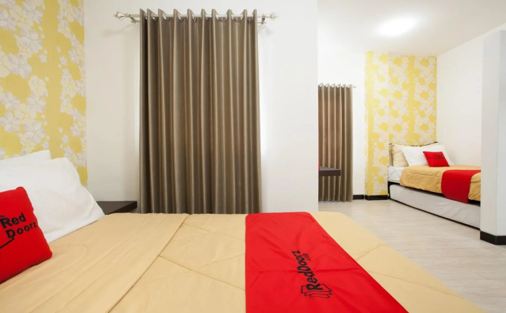 RedDoorz near Dino Park