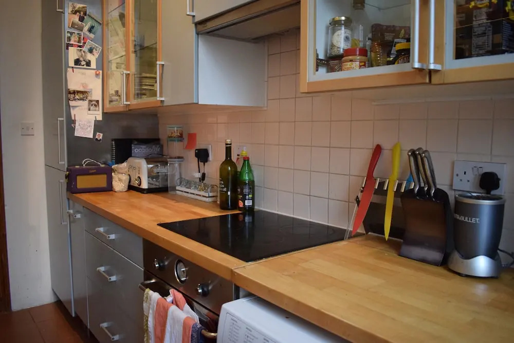 Bright 2 Bedroom Apartment With Canal Views