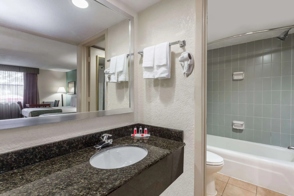 Baymont by Wyndham Sarasota