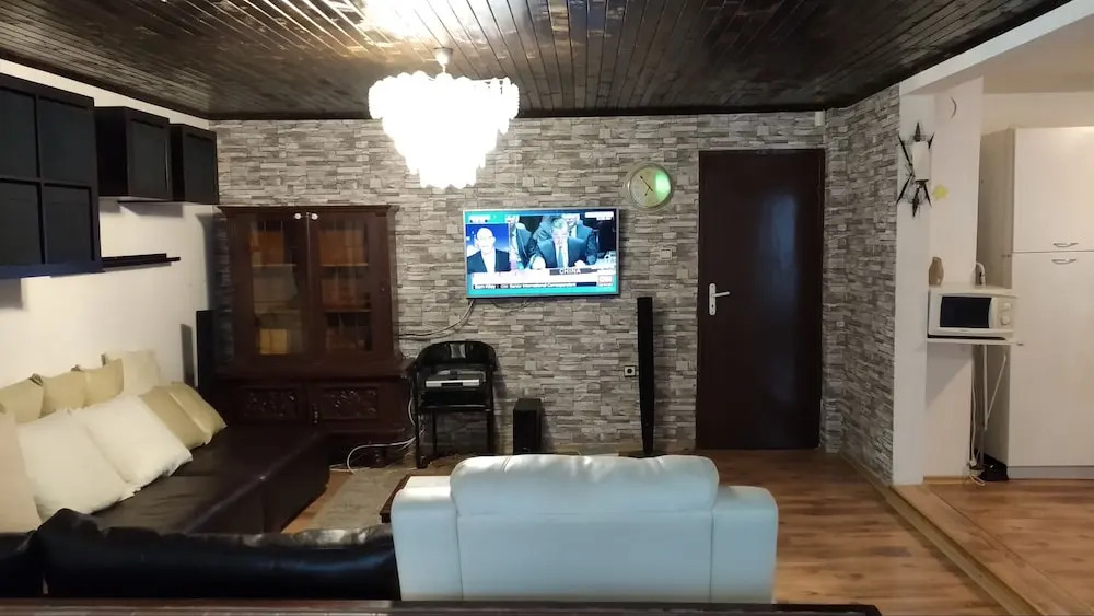 Snug Apartment at foot of mountain
