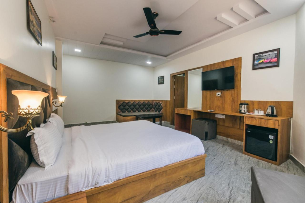 Serenity Hill Resort Near - 2Km Fateh Sagar Lake Udaipur