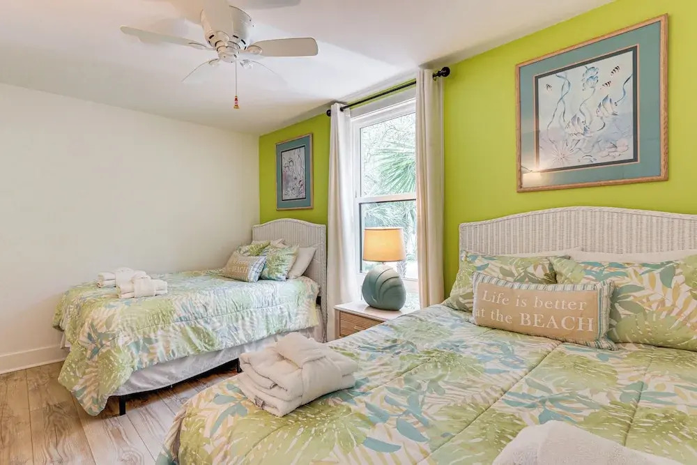 Walk to Beach: Coligny Gem w/ Community Perks