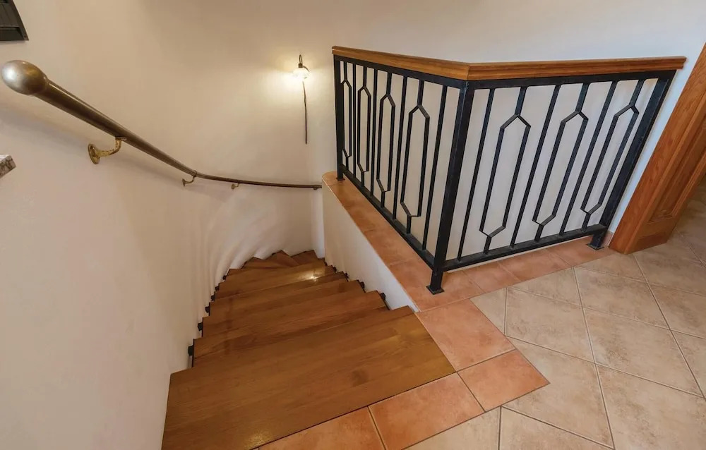 Stunning Home in Preko With 3 Bedrooms and Wifi