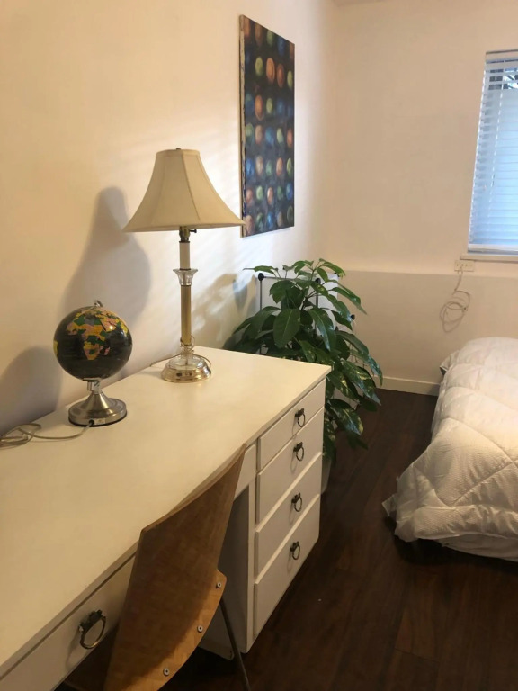 3 bed on a tree lined street in Kits -Quiet Comfortable Convenient