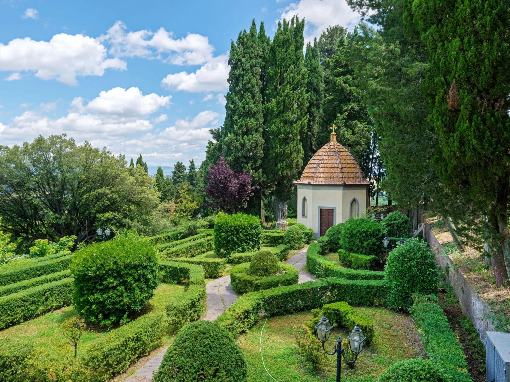 Graceful Apartment in San Miniato with Swimming Pool