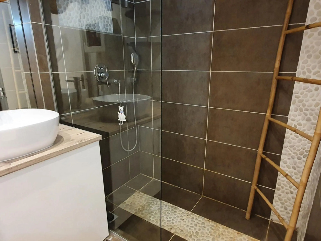 Classy Apartment in Nice with pool and private parking place