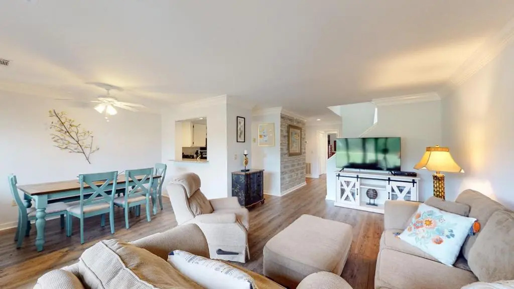 946 Inverness Village