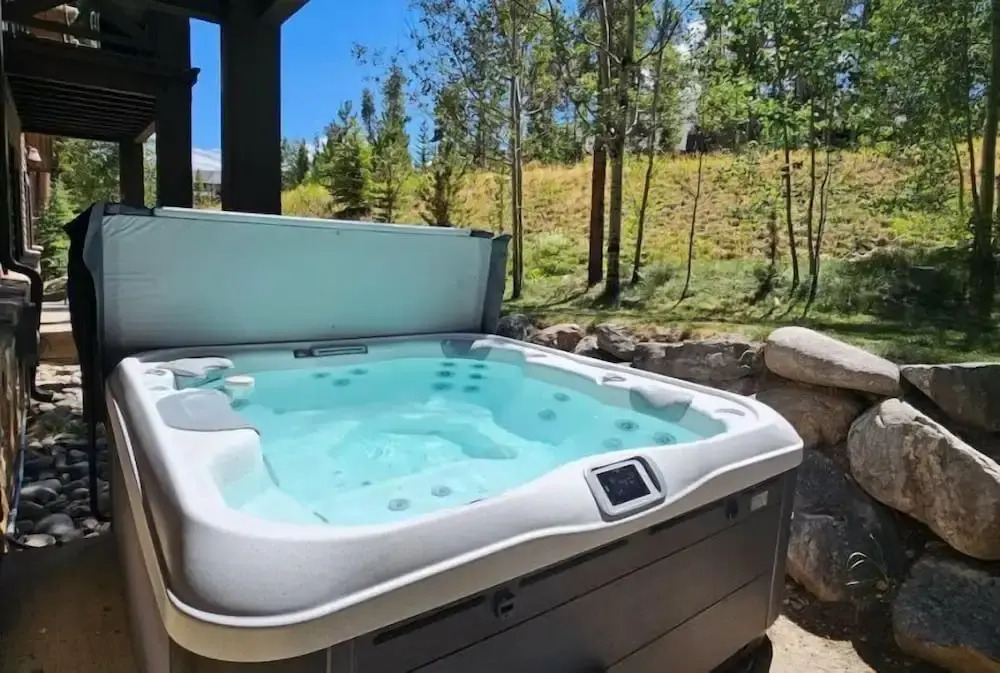 3 Bedroom Ski In, Ski Out Townhome at Snowflake Lift