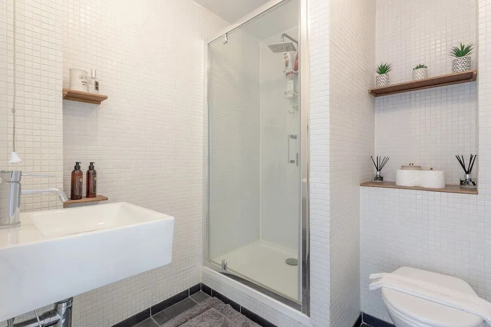 3 Bedroom Shoreditch Maisonette With Balcony