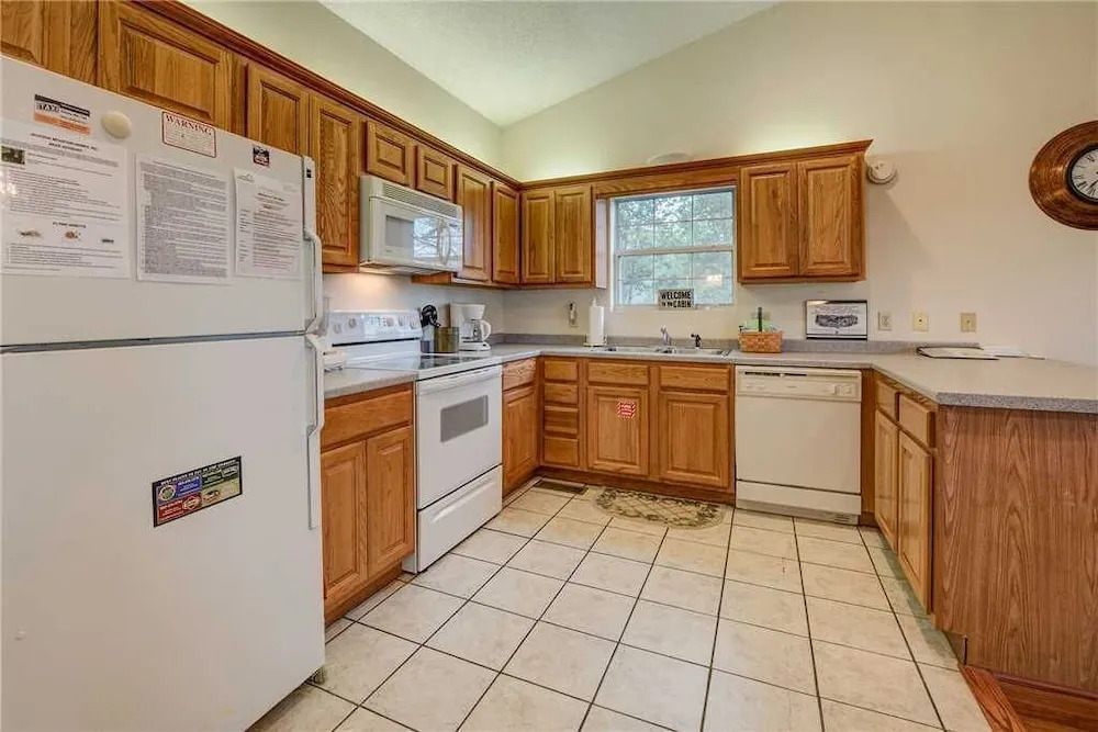 Twin View 2 Bedroom Mountain View Home with Hot Tub