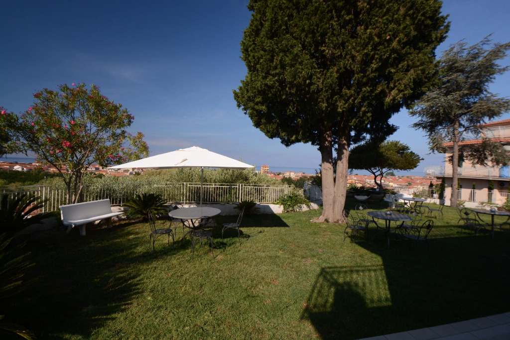 Il Paradiso Di Hyele