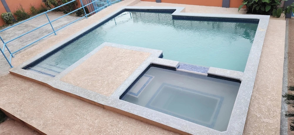 Beach-Pool-Sun-family-6 bedroom getaway