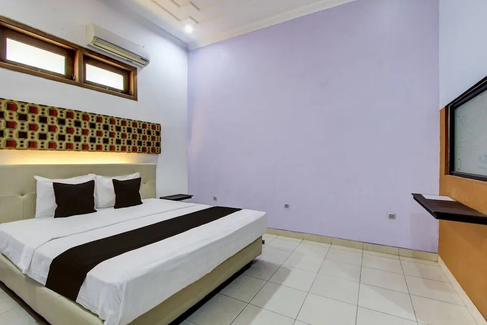 Hotel O Solo near RS JIH Solo formerly Azifa Inn