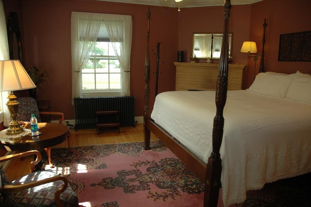 Yale Manor B&B & Yurt Glamping