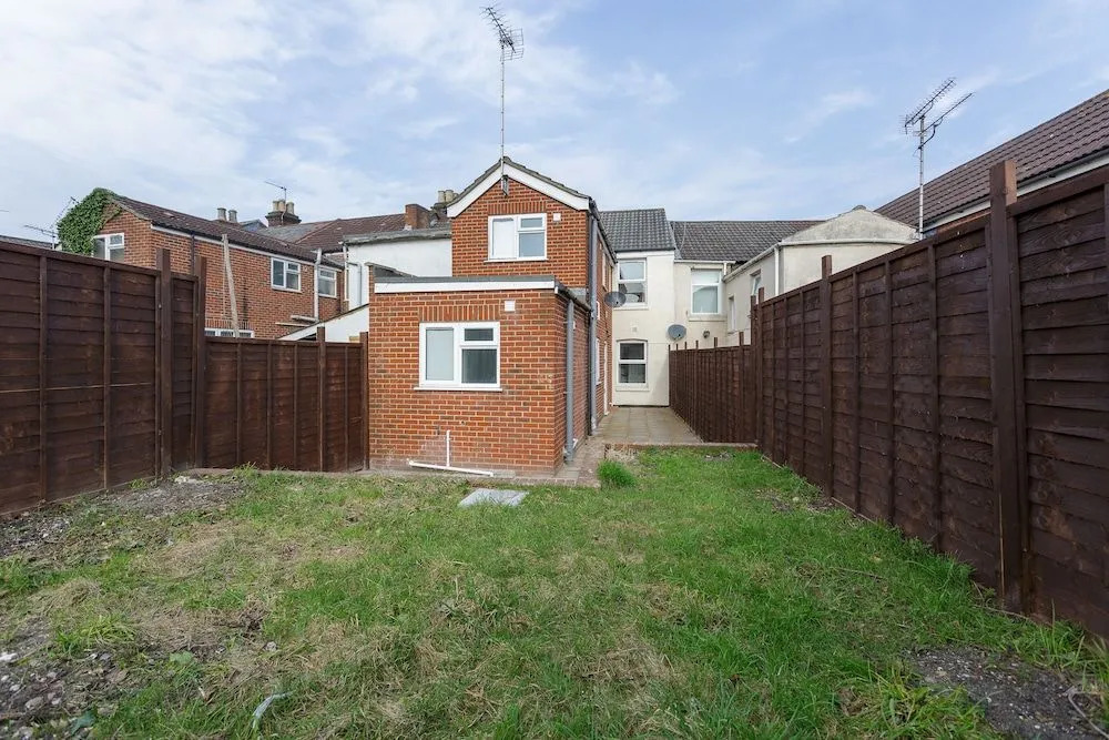 Blackberry - Stylish Self-Contained Flats in Soton City Centre