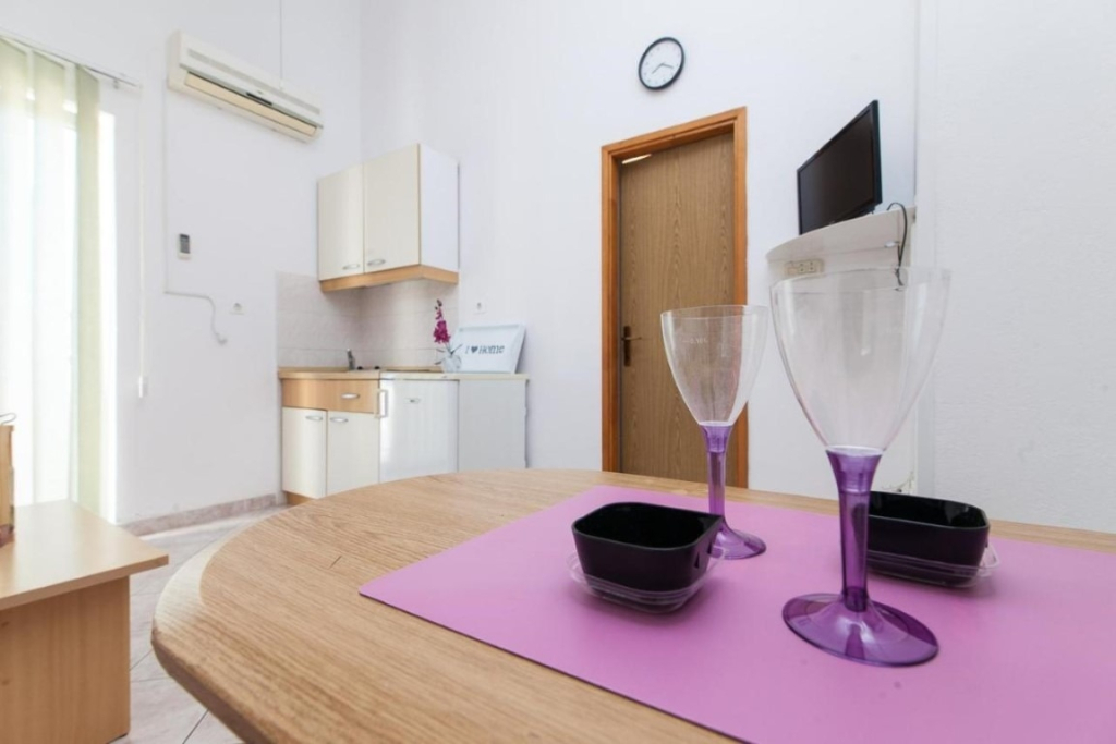 Studio apartment Vik - 250 m from beach SA4 Brodarica, Riviera Sibenik