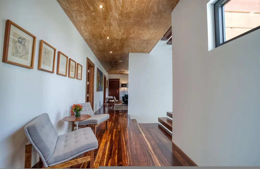 The Beach House - Upscale 5-bed Beachfront Villa w pool pier ocean views