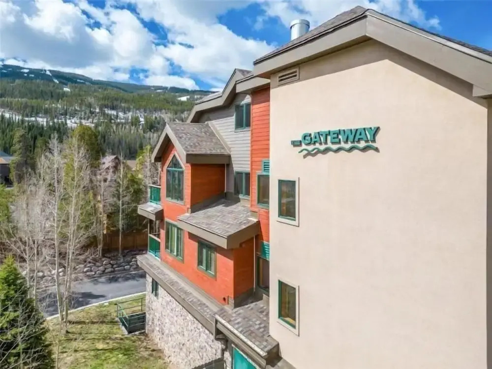 4 Bedroom Condo at Gateway Lodge Near Mountain House Base