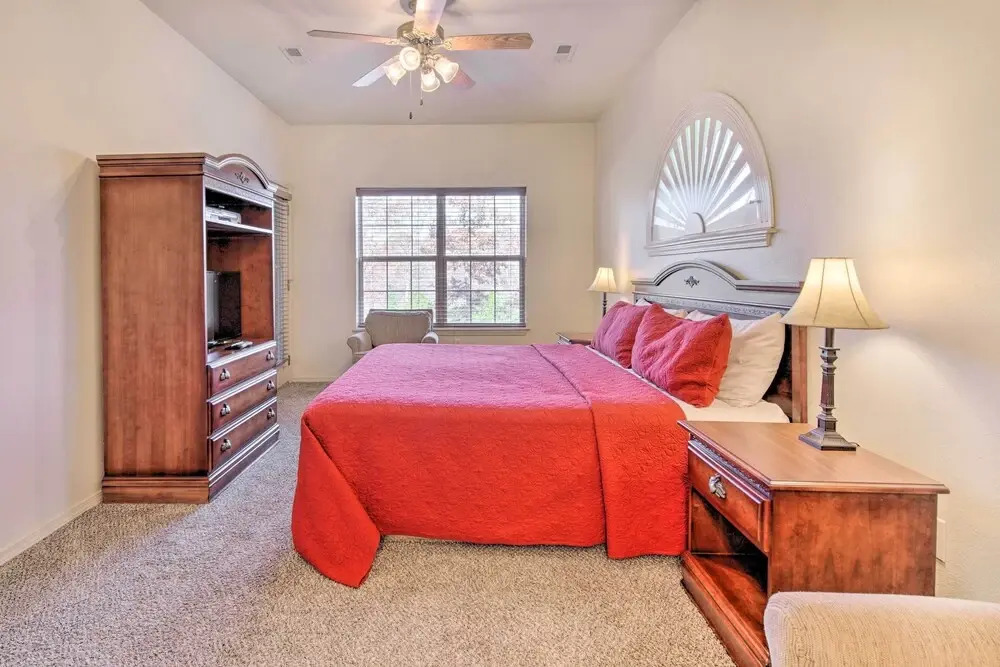 Pool Access & Private Patio: Branson West Condo!