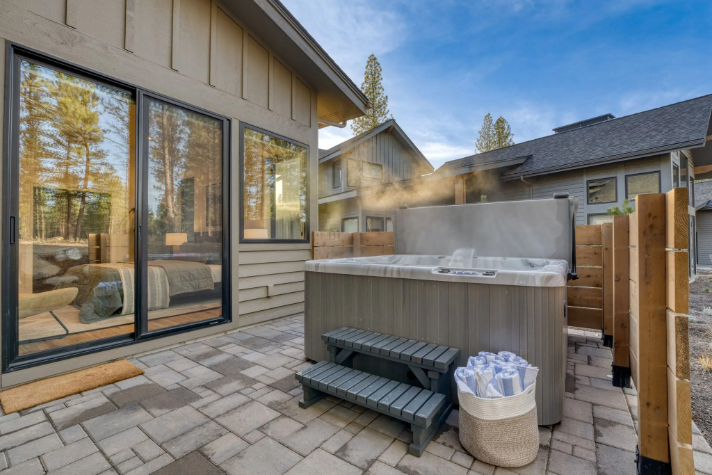 Grand Fir by Avantstay Hot Tub and Firepit